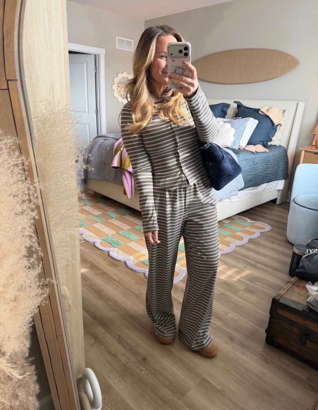 The kind of matching set you’ll live in all season 🤍 Cozy, soft, and actually flattering. Dressed up enough for errands, comfy enough for couch time. Linking everything here.




#LTKmorningroutine #LTKmomlife #LTKootd
