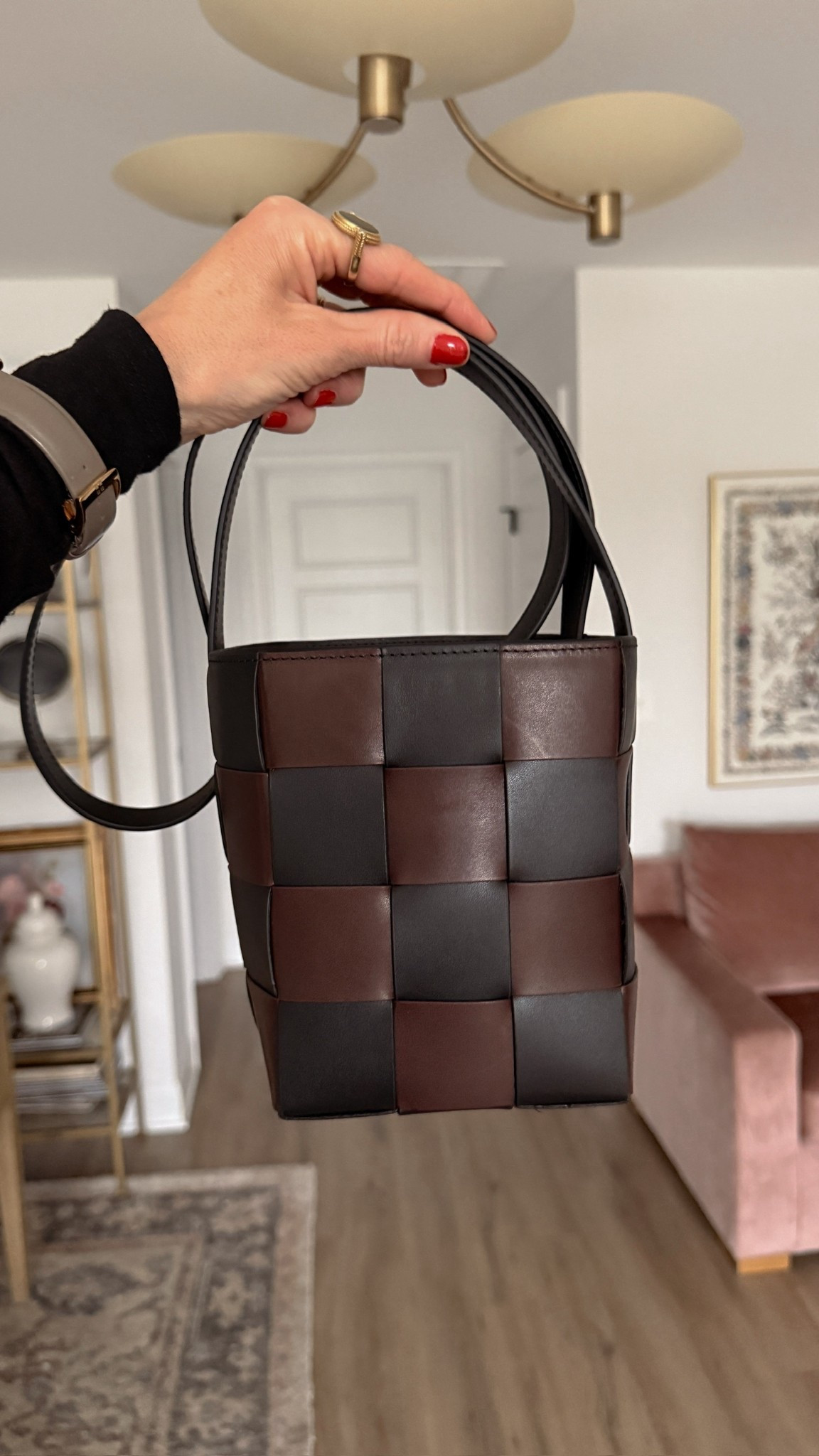 Such a fun bag to add to a basic outfit! 

#LTKValentine #LTKSeasonal #LTKdayinmylife