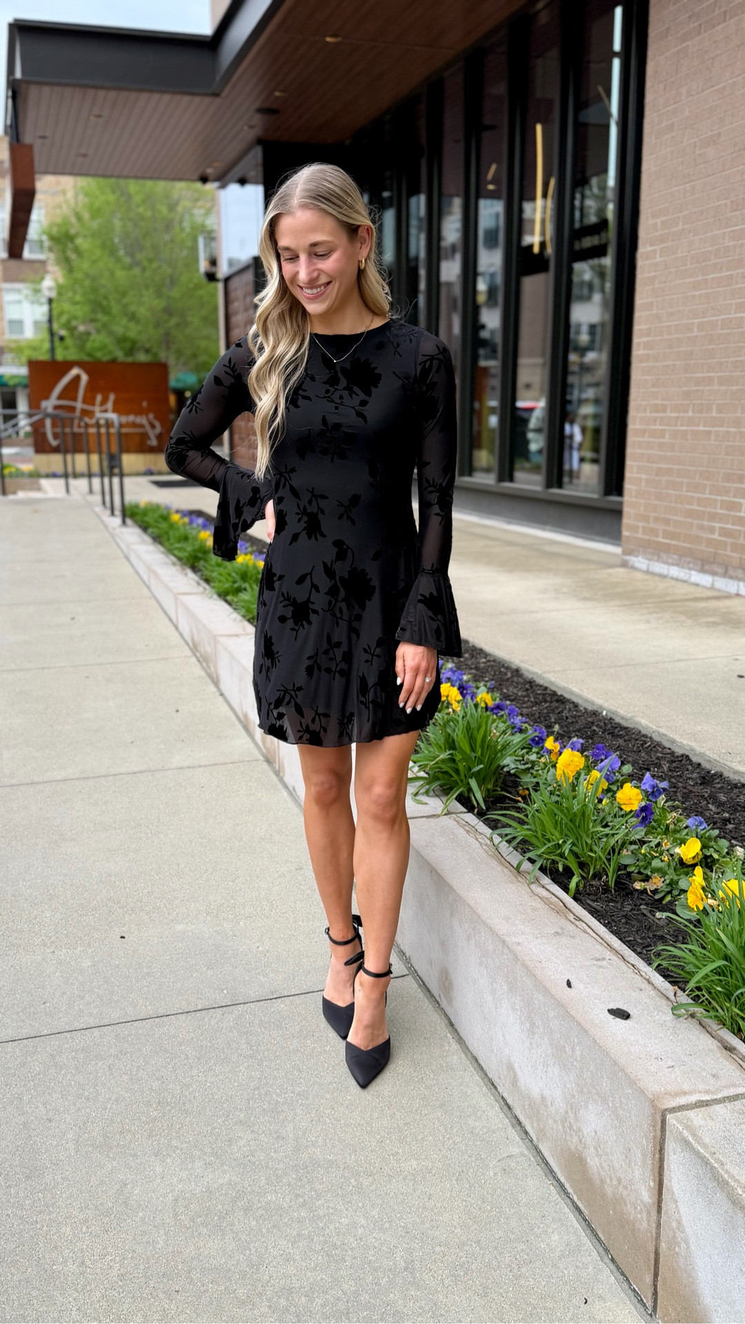 LOVE the fit of this dress! BUT if you buy wash it first. The dye stained my purse. Xs tts 🖤🖤🖤🖤🖤🖤🖤🖤🖤🖤🖤🖤 
Date night dress. Date night outfits. Date night look. Little Black dress. Wedding guest dress. Long sleeve dress. Black dress  

#LTKootd
