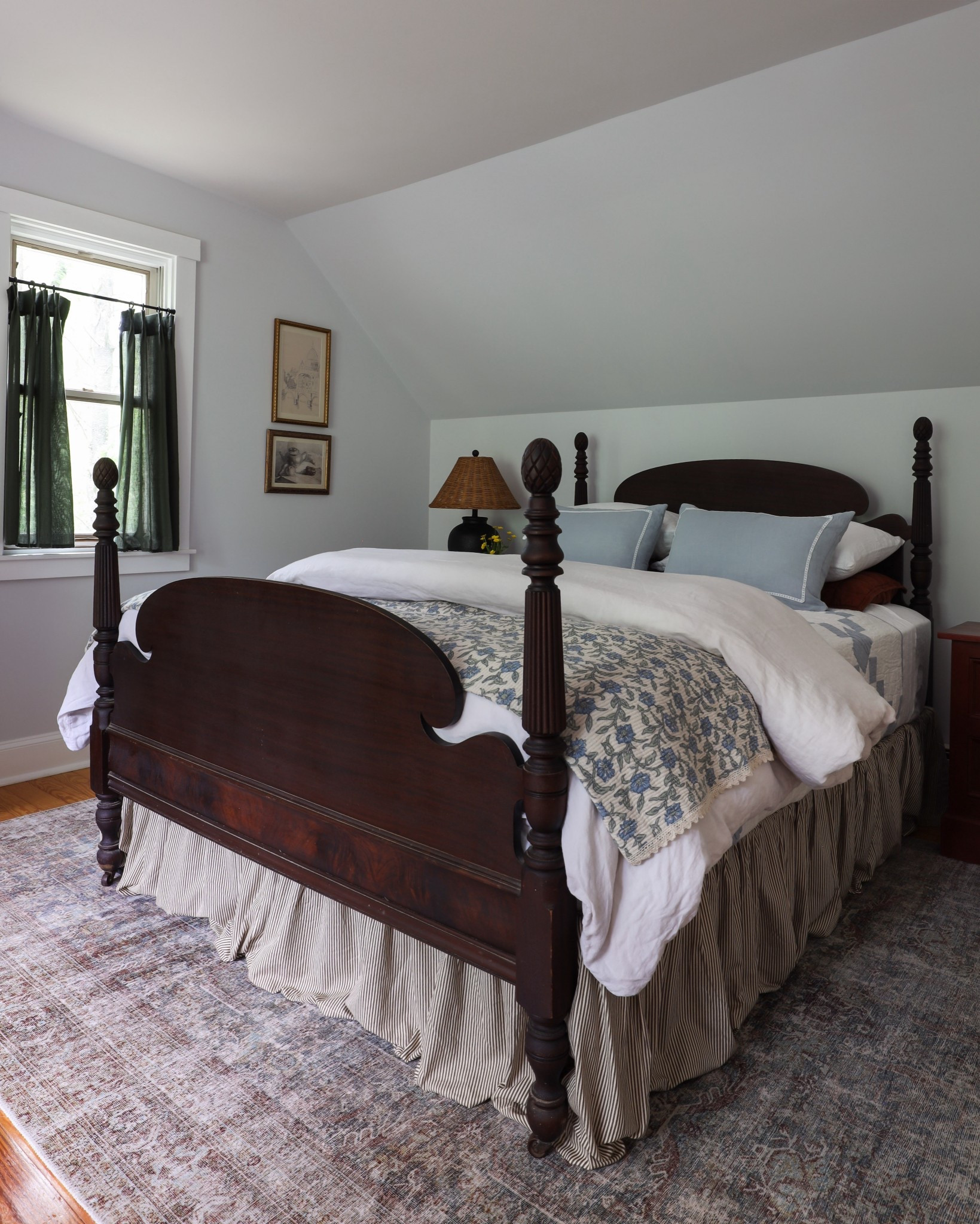 You know you’ve got good bedding when every guest asks where you got your sheets from. Always making the bed with @onequince linen sheets and a linen duvet cover.  #quincepartner @shop.ltk #liketkit 