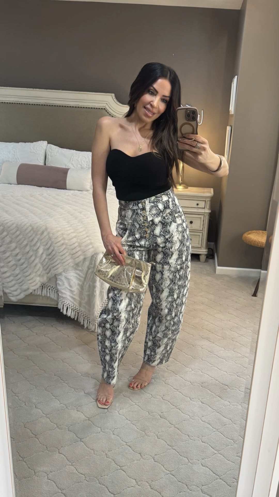 If you want the high-fashion look for way less, this is it. 💅 This snake print is everything! I love the bright gold hardware-it’s giving designer! This is a perfect date night look. It’s selling out fast…hurry!👠🛍️
The Devil Wears Prada #walmartstyle