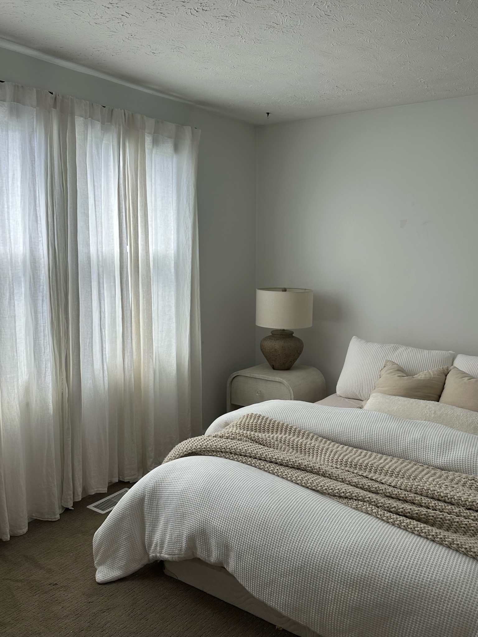 Bedroom details 

#LTKhome #LTKFind #LTKSeasonal