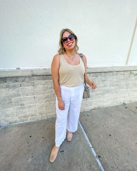 I love a colorful outfit, but there’s nothing like a neutral breezy outfit on a hot summer day!