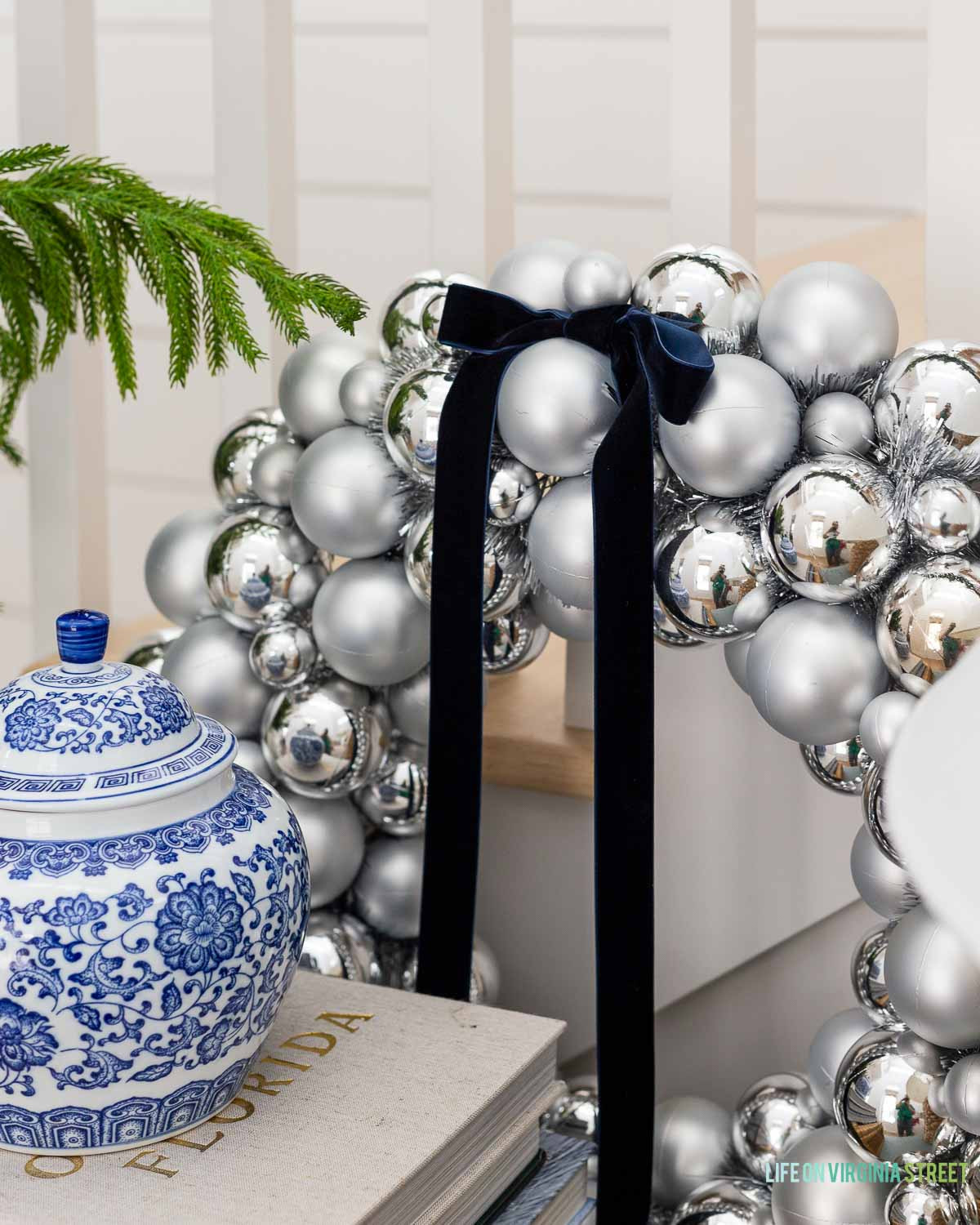 Holiday entryway decor // modern coastal home entryway decor // wreath 

 #LTKHoliday #LTKSeasonal #LTKHome