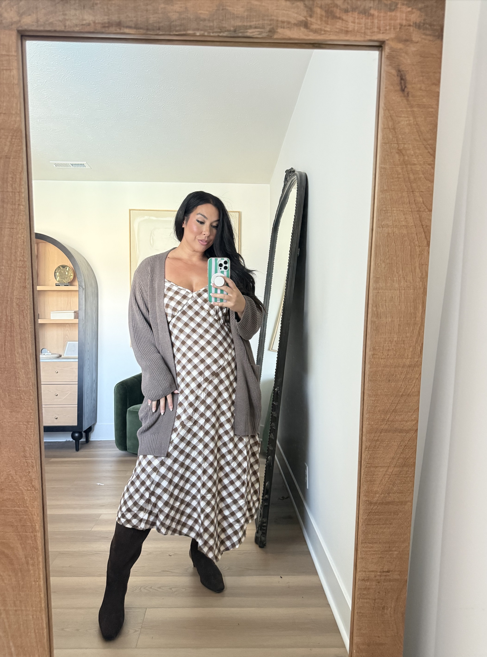 This dress is gorgeous and has an adjustable tie back. This is another one that would be so cute for family photos!

Dress: XL

fall dresses, plaid dresses, fall outfits, mid size dresses for fall, affordable outfit ideas

#LTKootd #LTKSeasonal #LTKMidsize