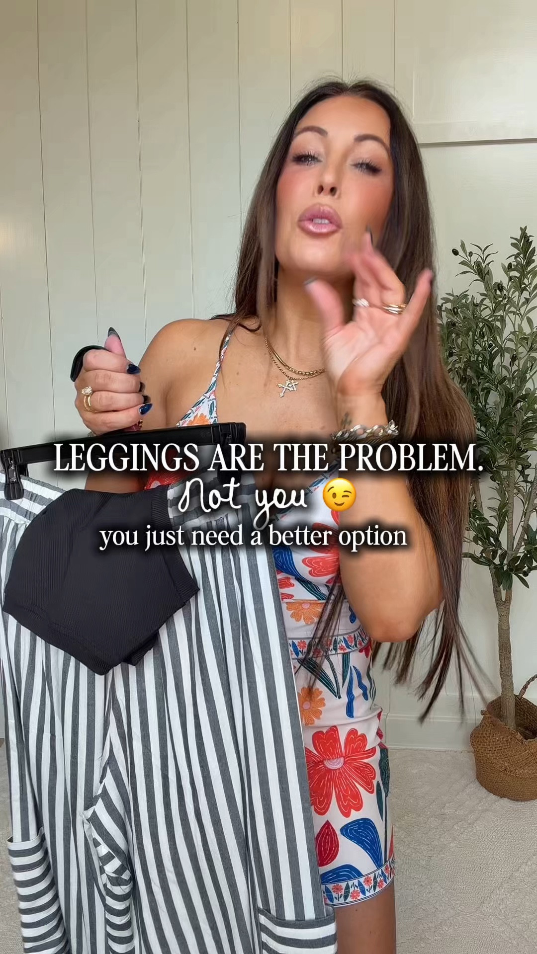 
If you live in leggings but your outfits have been feeling a little off… this is your upgrade.

These are that perfect in-between piece—
still insanely comfortable but actually look put together.

I put them on once and immediately ordered more colors… they’re THAT good.

Put-together energy without sacrificing comfort (finally 🙌)

Sizing + exact pieces are all linked here 🤍
