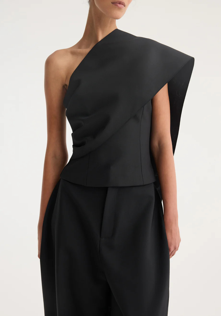 one-shoulder cape top | black | Rohe