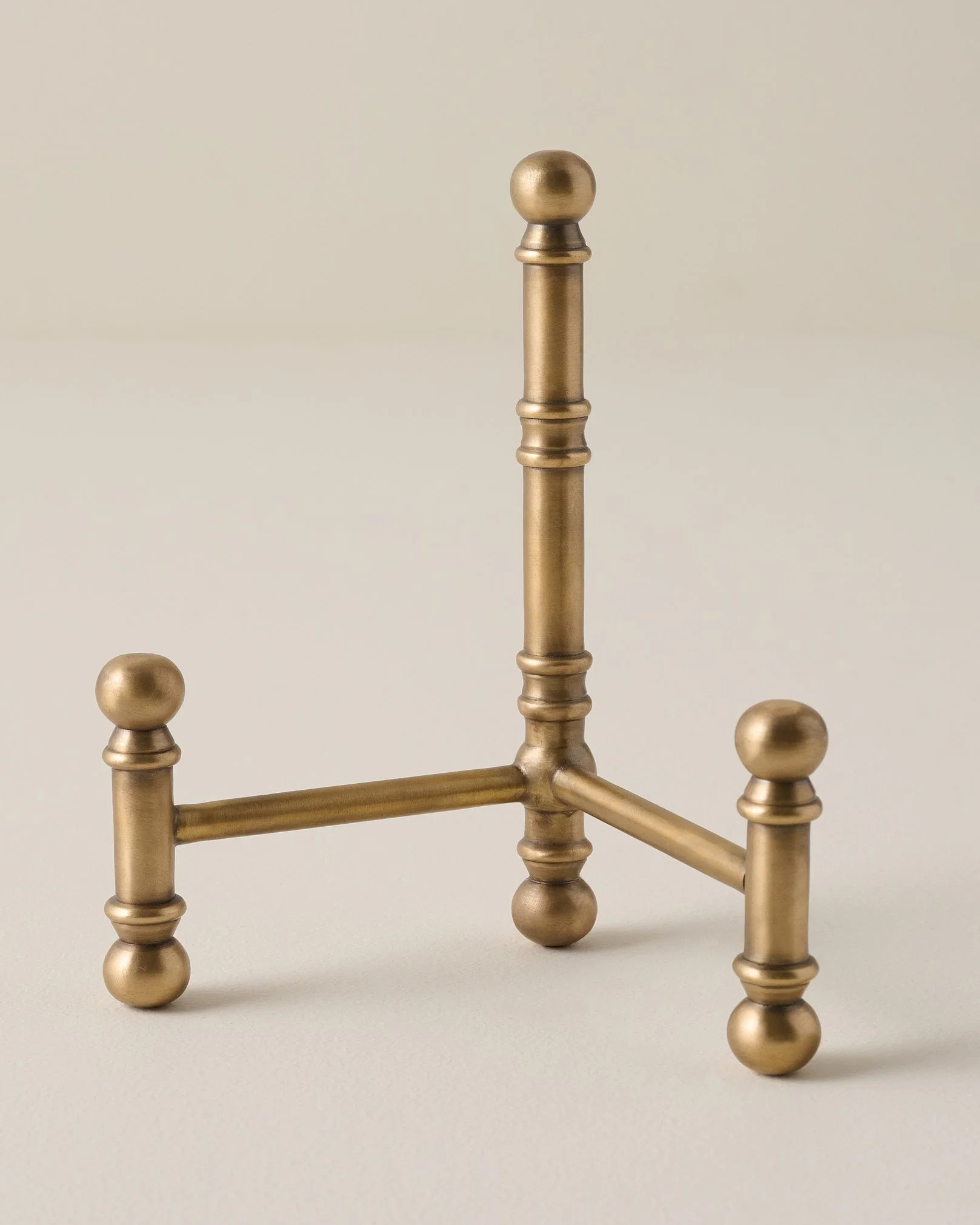 Arthur Antiqued Brass Photo Easel | Magnolia