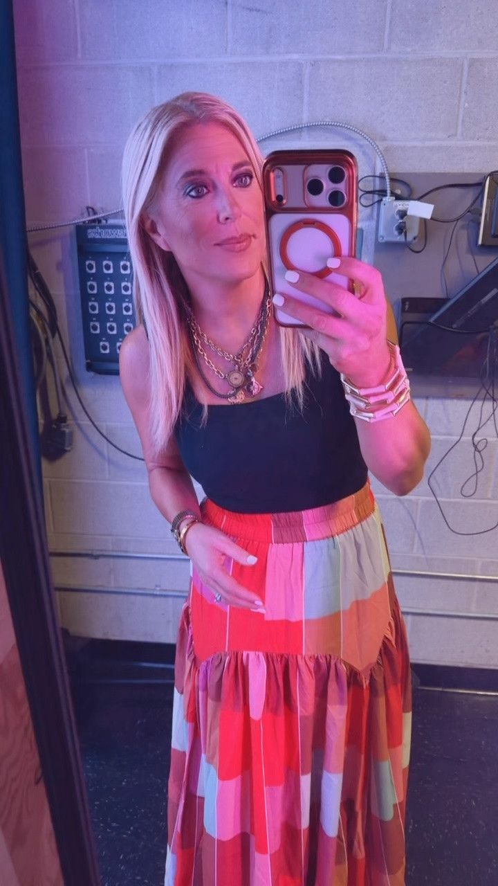 Obsessed with this long plaid skirt

#LTKootd