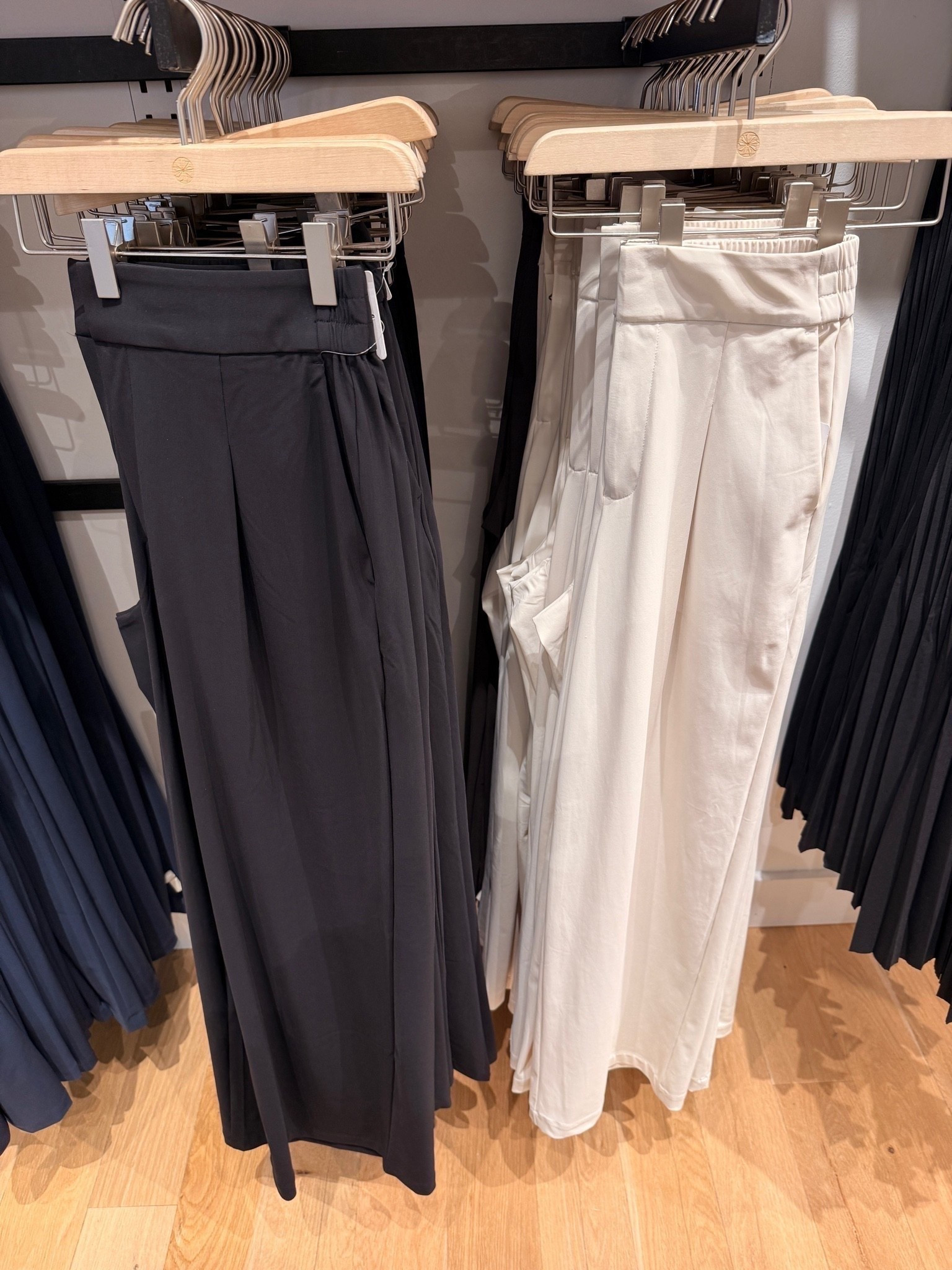 These pants are so nice! Run true to size, I would get the 0.

workwear, slacks, trousers, office outfits, Amanda west, almost_readyblog

#LTKWorkwear #LTKActive #LTKPetite