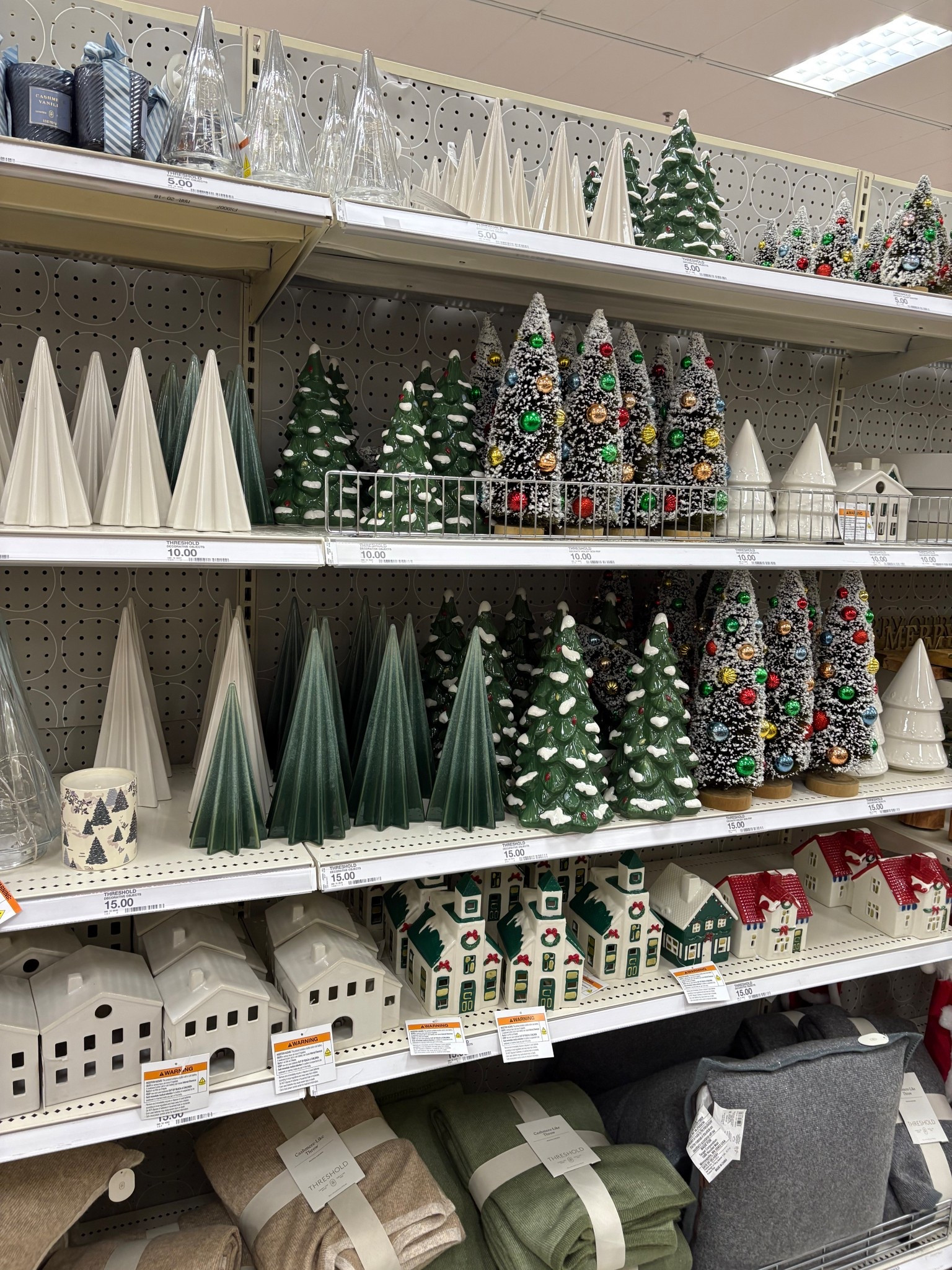 Target Christmas ❤️❤️❤️

Christmas decor
Christmas tree
Holodays

#LTKHoliday #LTKSaleAlert #LTKHome