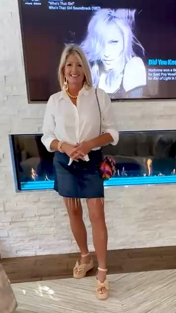 Leslie is wearing a size Large in the Shirt  

#LTKOver40 #LTKVideo