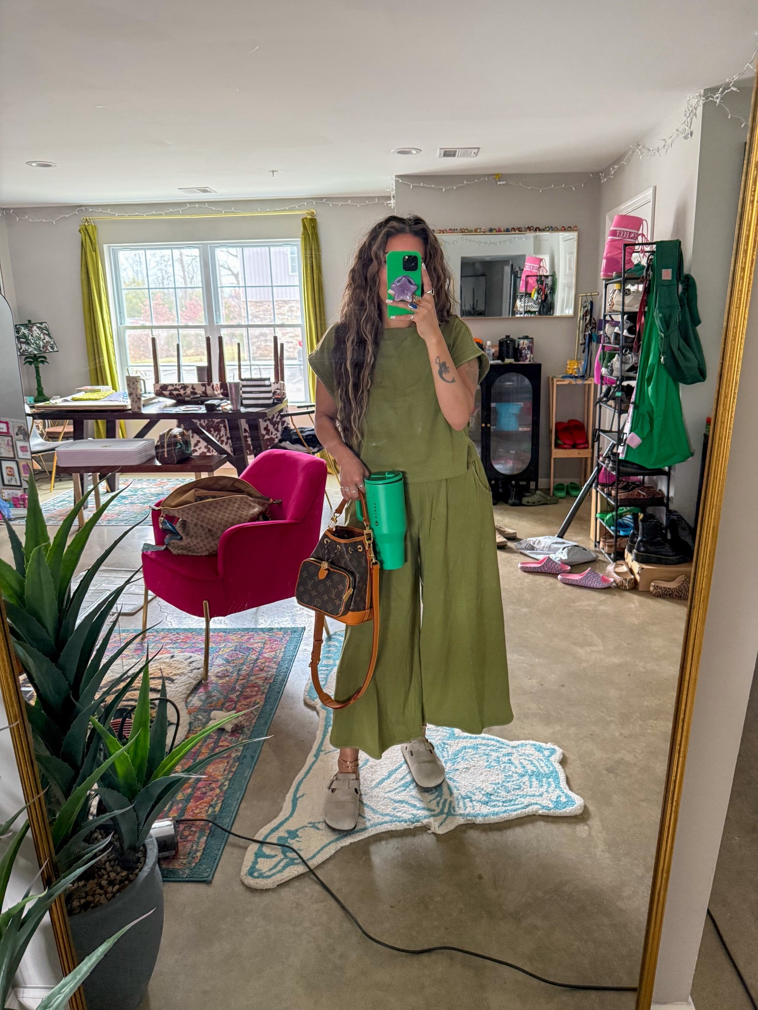 This universal threads matching set is under $50 and comes in three colors!!

My stats: 5’4” 150ish pounds, 36C, 31”waist, 41” hip, 8/10 pant
I size down to a small in the top and wearing a medium in the bottoms

My clogs are also almost identical to Birkenstocks and under $40 ￼

#LTKMidsize #LTKmomlife #LTKootd