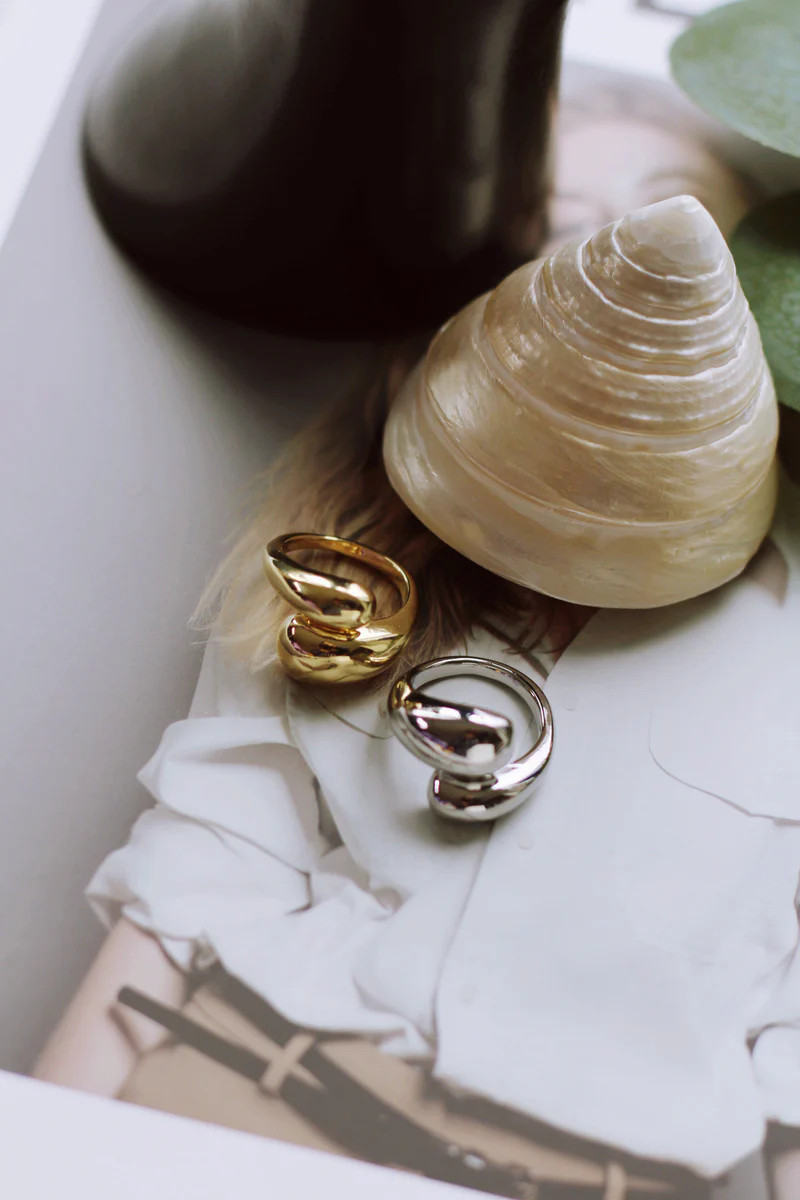 TEARDROP RING IN WHITE GOLD (WATERPROOF & 18K WHITE GOLD PLATED) | raëliv