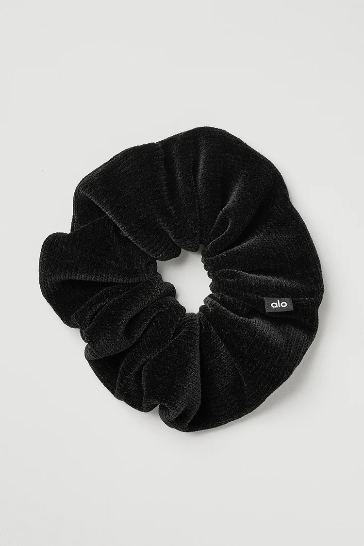 Chenille Oversized Scrunchie | Alo Yoga (US)