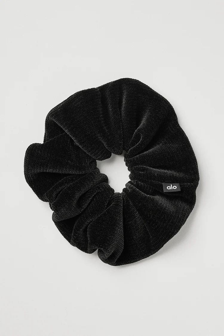 Chenille Oversized Scrunchie | Alo Yoga