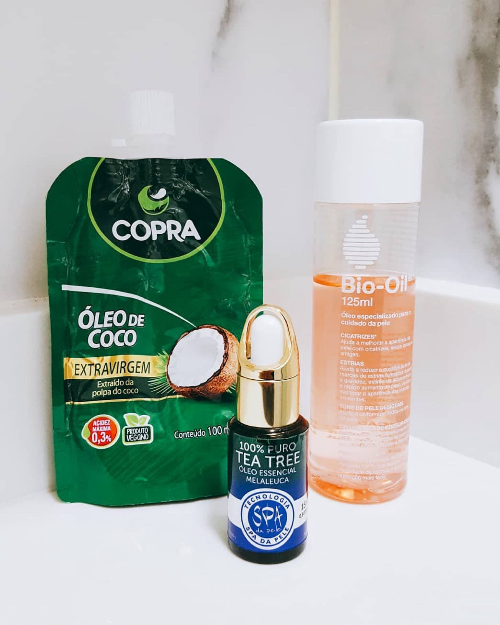 3 óleos que vale a pena ter em casa

Óleo de Coco extraído a frio
Óleo Essencial de Melaluca
Bio-Oil

Esses óleos são ótimos para variadas situações. Se vocês quiserem posso fazer um post completo com todas as informações e dicas de uso de cada um.

Vocês também tem um kit com óleos para cuidados?

Comenta aí...

#teatree #melaleuca #oleo #oleos #biooil #rotina #beleza #oleodecoco