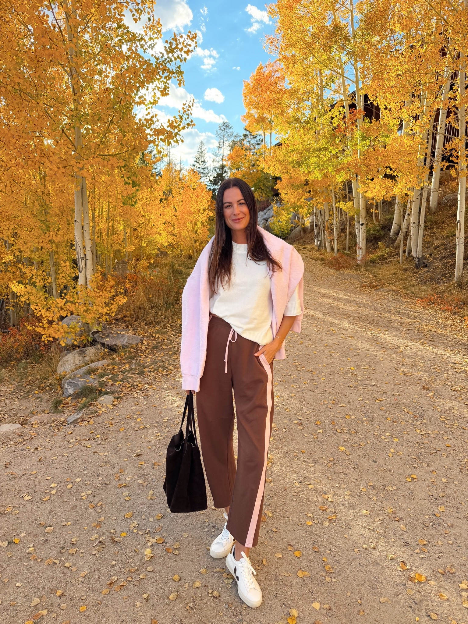 This is an outfit you need for fall!! So cute and comfy, and totally on trend!