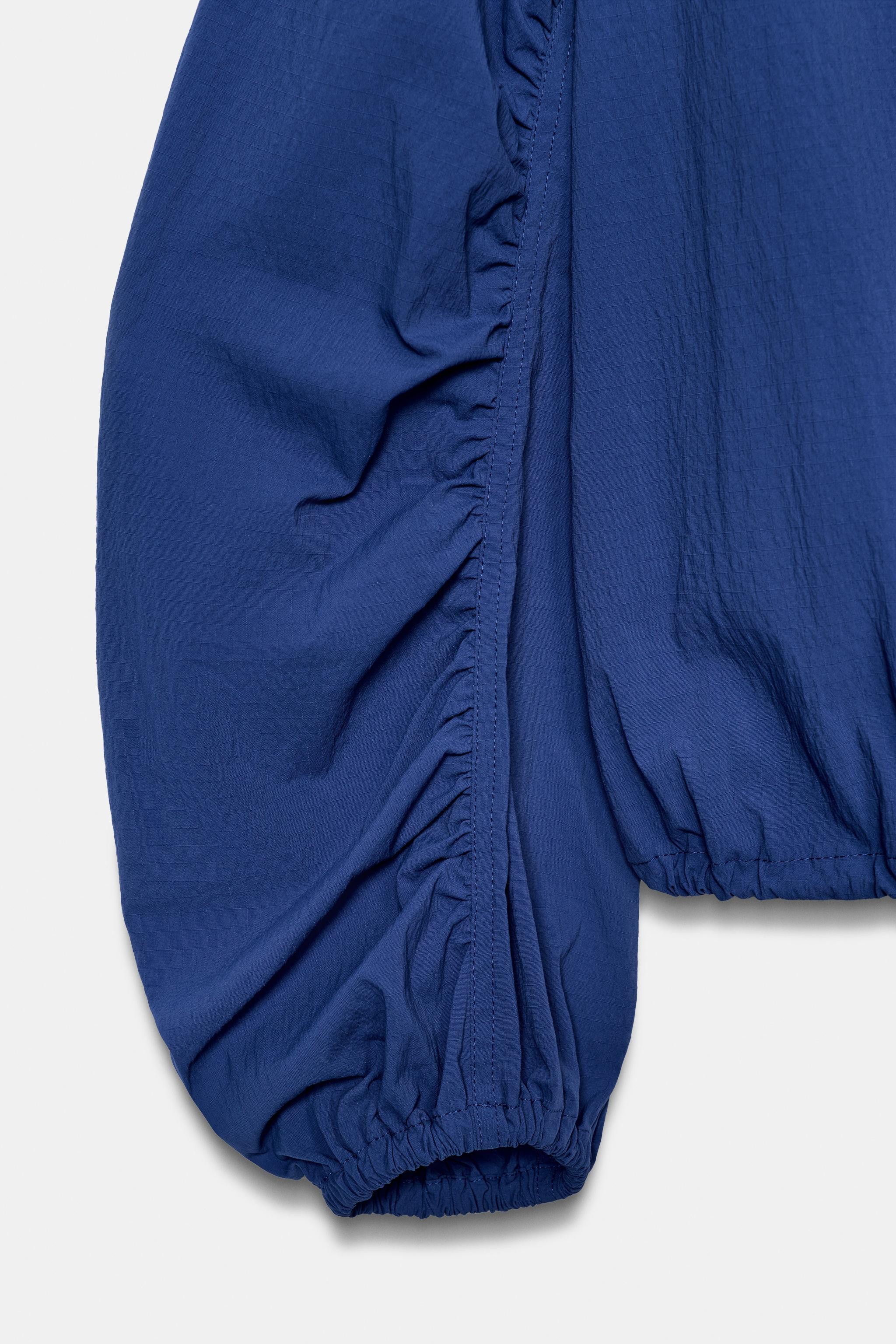 Jacke mit Stehkragen und langen \u00c4rmeln, die mit einem elastischen B\u00fcndchen abschlie\u00... | Zara DE