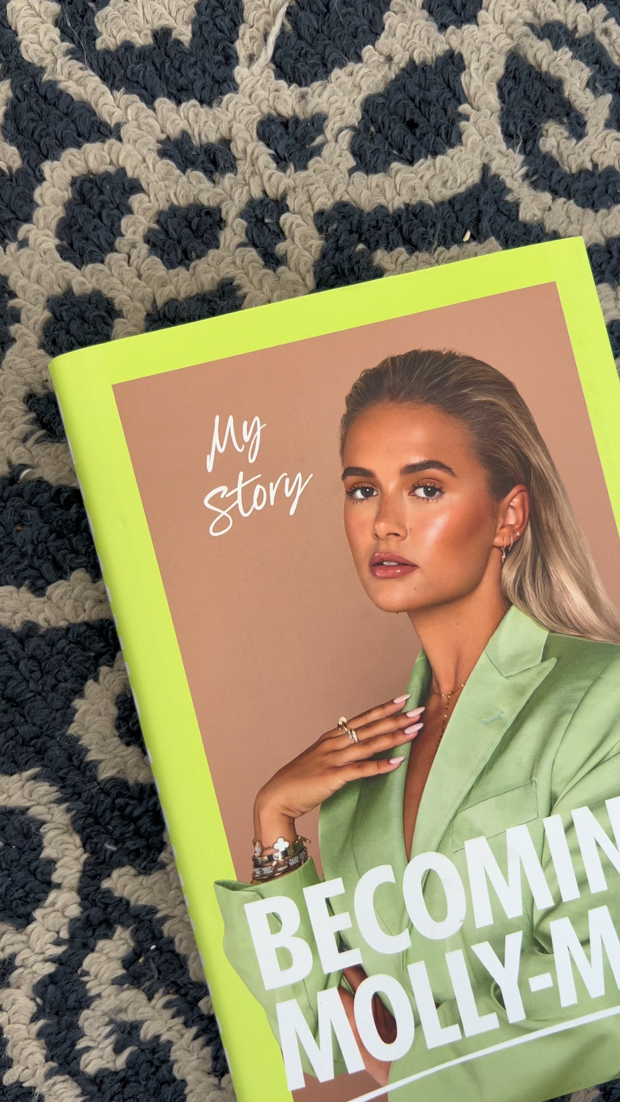 With me deciding to become more consistent on social media, what more motivation than reading on the queen herself @mollymae ✨

Ill update you on my read!

Are you guys reading anything right now? 📖📕📚
Let me know!

• book details:
Title: Becoming Molly-Mae 

#LTKunder50 #LTKFind #LTKbeauty