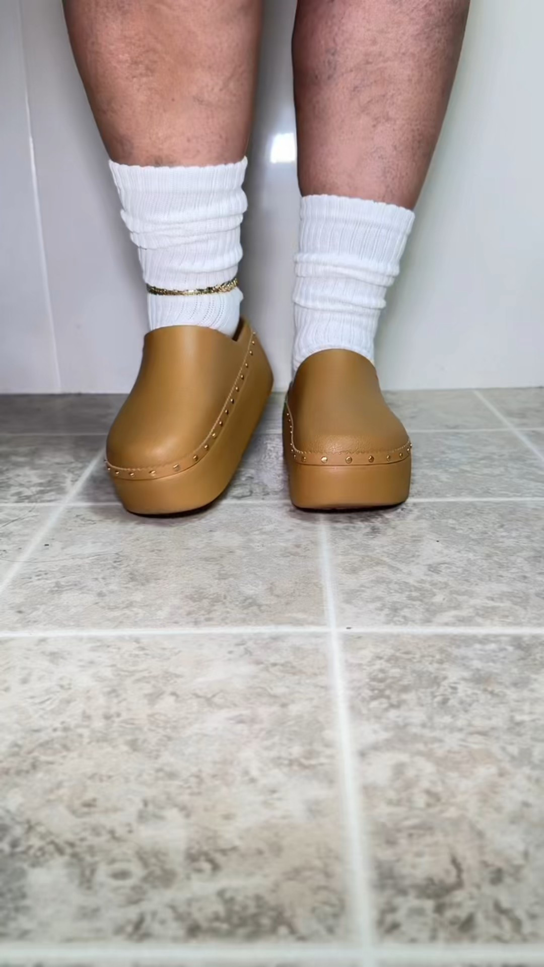 I’m such a Crocs kind of girl. And when you throw some embellishments on them it’s an immediate YES! Dylan Crocs Embellishment Platform Clog! 



#LTKFindsUnder100 #LTKShoeCrush #LTKStyleTip