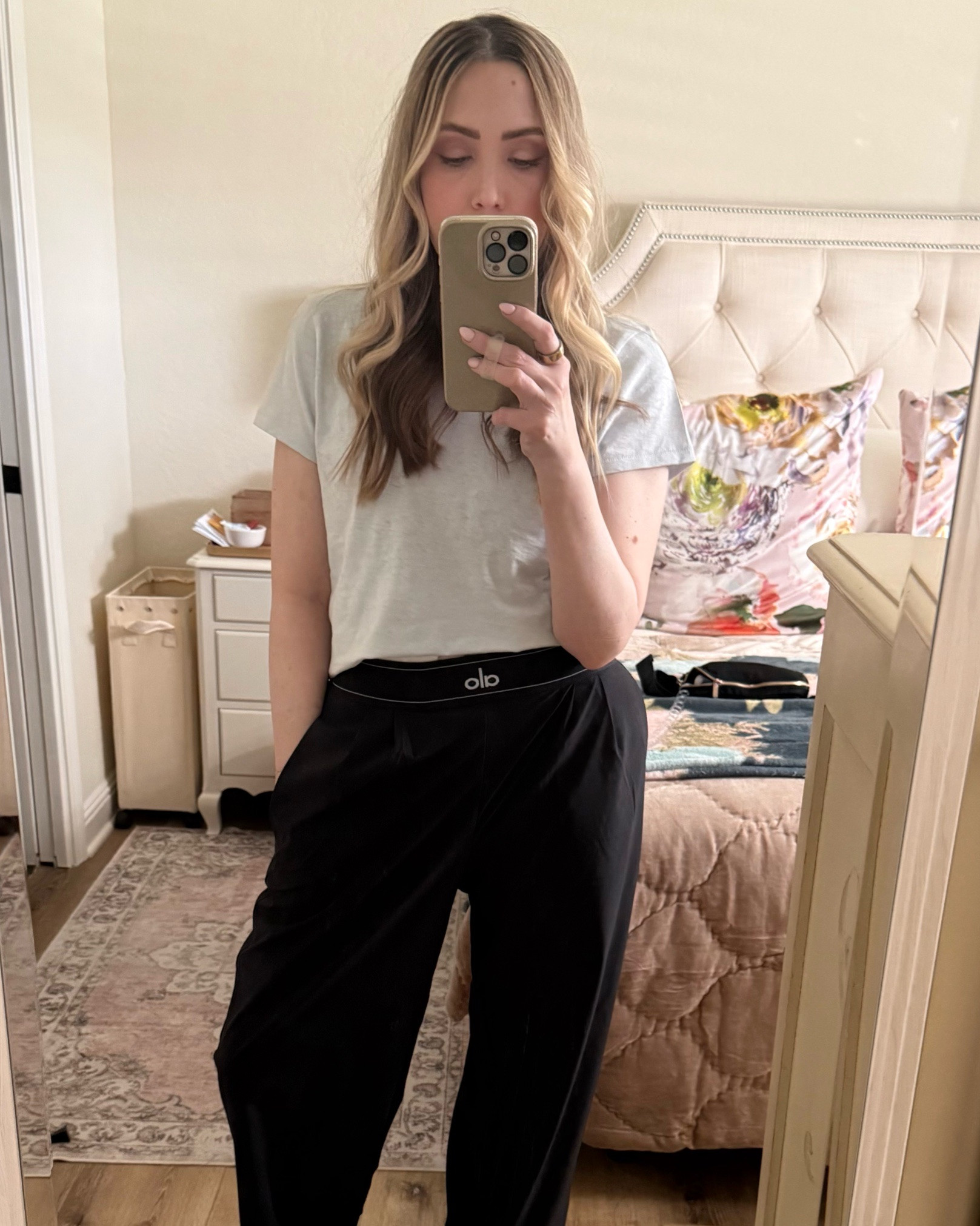 I’ve really been trying to focus on buying pieces I actually reach for over and over instead of trend pieces… and these trousers have become one of those staples 🖤

Linked everything on my LTK ✨  
Comment SHOP & I’ll send you the links directly 🤍

#LTKootd #LTKOver40 #LTKActive