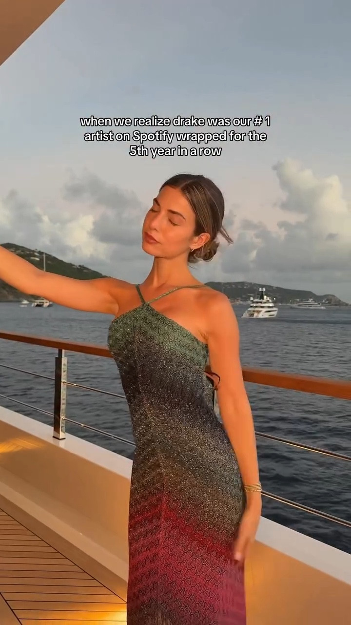 My dress is Missoni but I linked similar options 🫶 

 