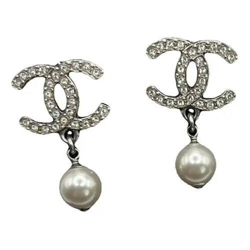 CC earrings | Vestiaire Collective (Global)