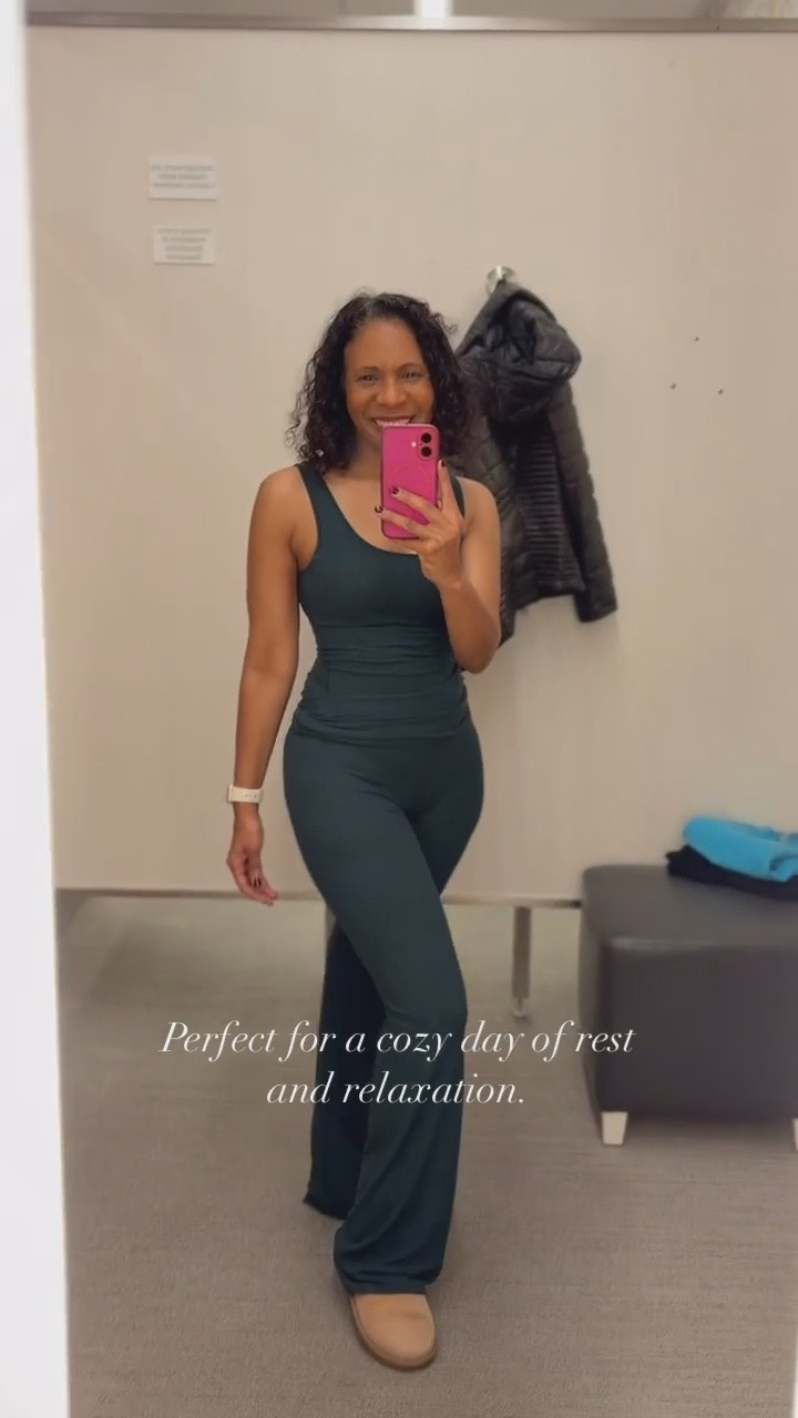 Skims Soft Lounge Folder Pants + Soft Lounge Tank (XS) in Cypress 💚
This set did not disappoint — incredibly soft, stretchy, and perfect for a cozy day of rest and relaxation. Linking everything for you below! 

#LTKSeasonal #LTKGiftGuide #LTKHoliday