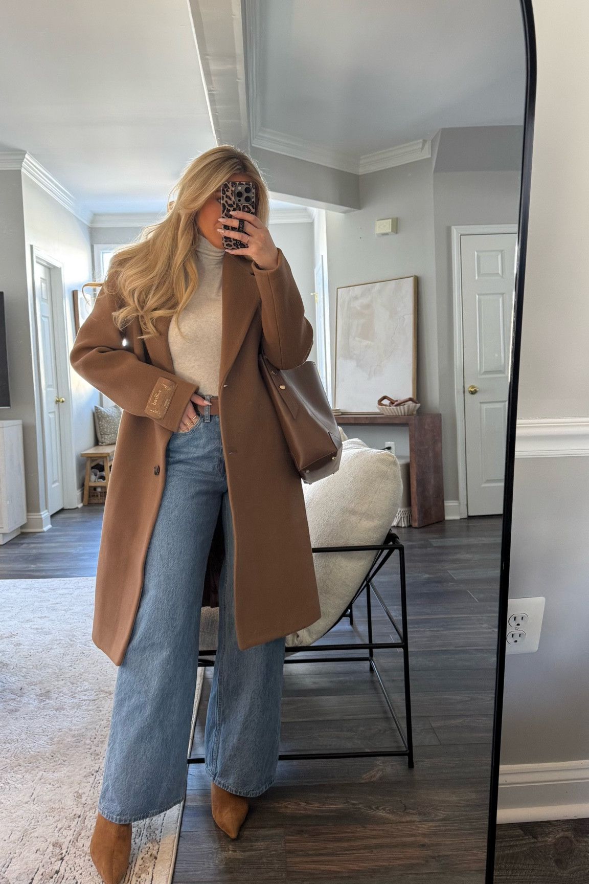 Jeans on major sale! This color is sooo good. Wearing true size 27

#LTKStyleTip #LTKSaleAlert #LTKSeasonal