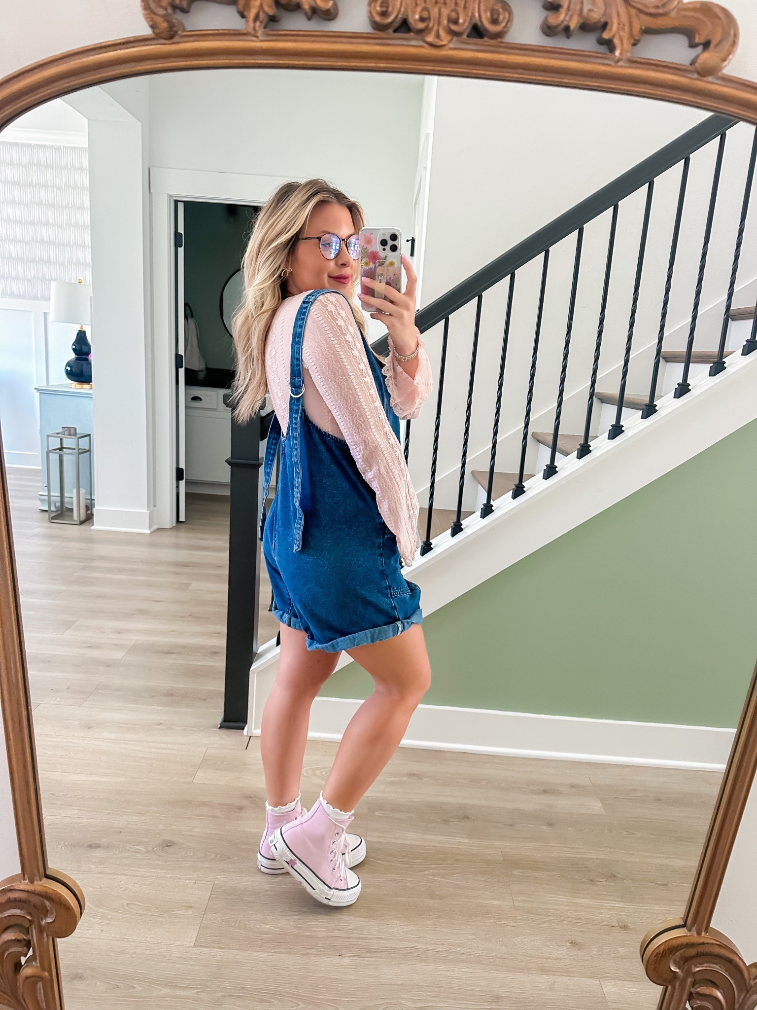 Free people inspired outfit. Lace top. Spring outfit idea 