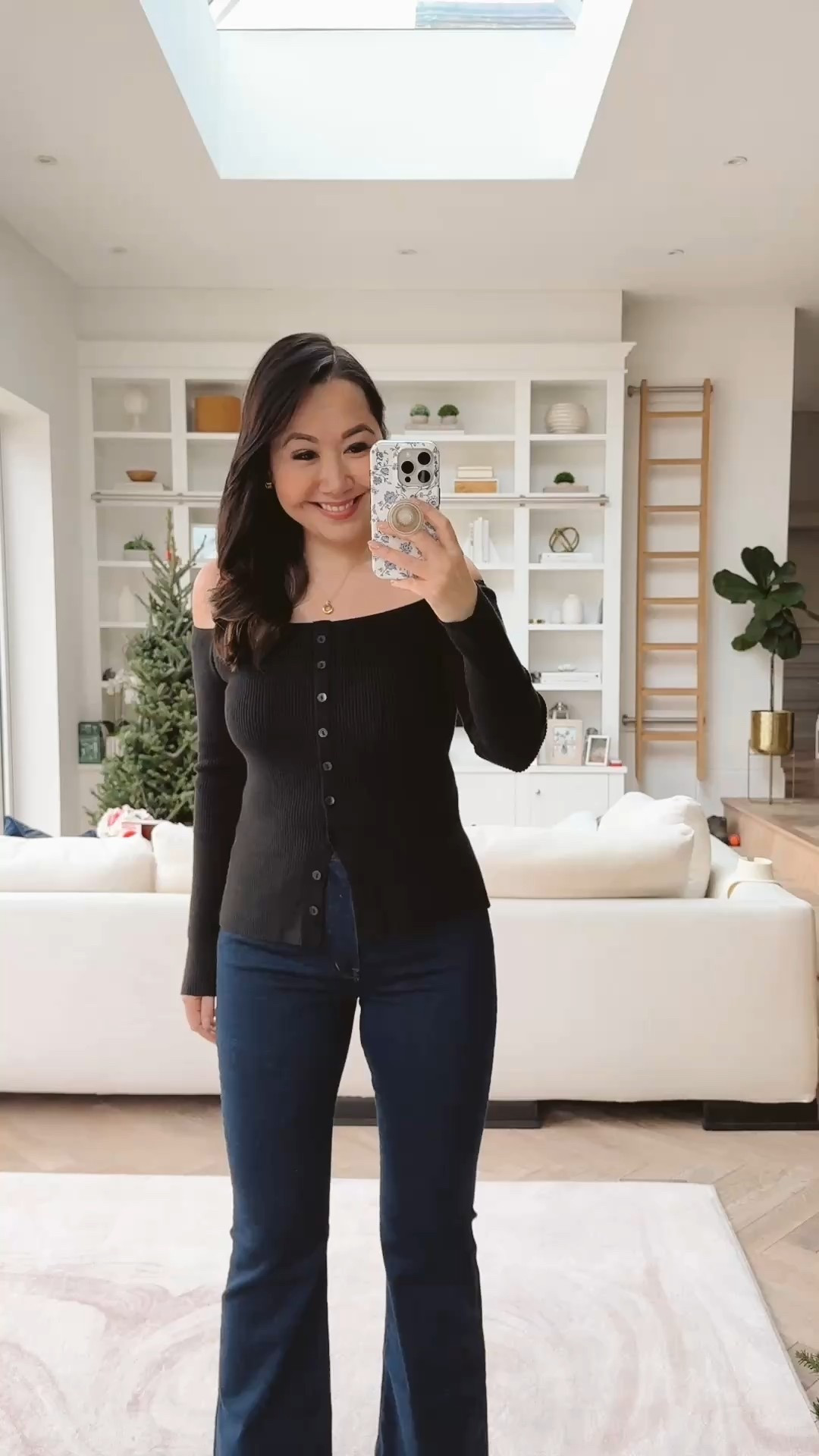 A surprisingly flattering and cute top from Abercrombie! I took a size medium ❤️