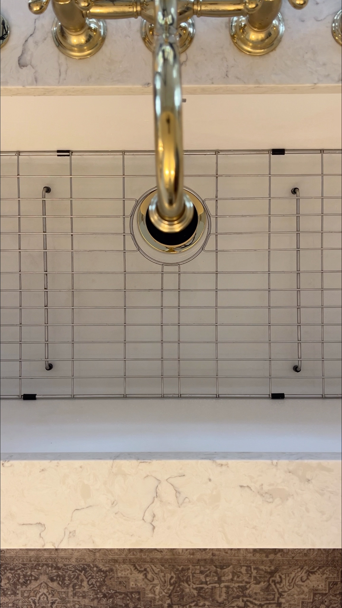 If your white sink stains every time you look at it… same.

But this tiny nontoxic ritual changed everything.

Five minutes, a clean-ingredient scrub, my favorite little brush—and suddenly the whole kitchen feels calm again.

No bleach, no harsh fumes… just products that actually work.

I linked every tool + cleaner I use so you can try the exact combo. Tap to shop. 🤍✨

#LTKHome #LTKCyberWeek #LTKstorytime