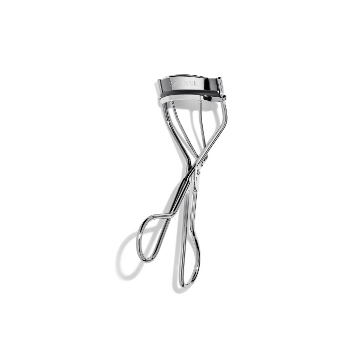 LE RECOURBE CILS DE CHANEL Eyelash curler  | CHANEL | Chanel, Inc. (US)