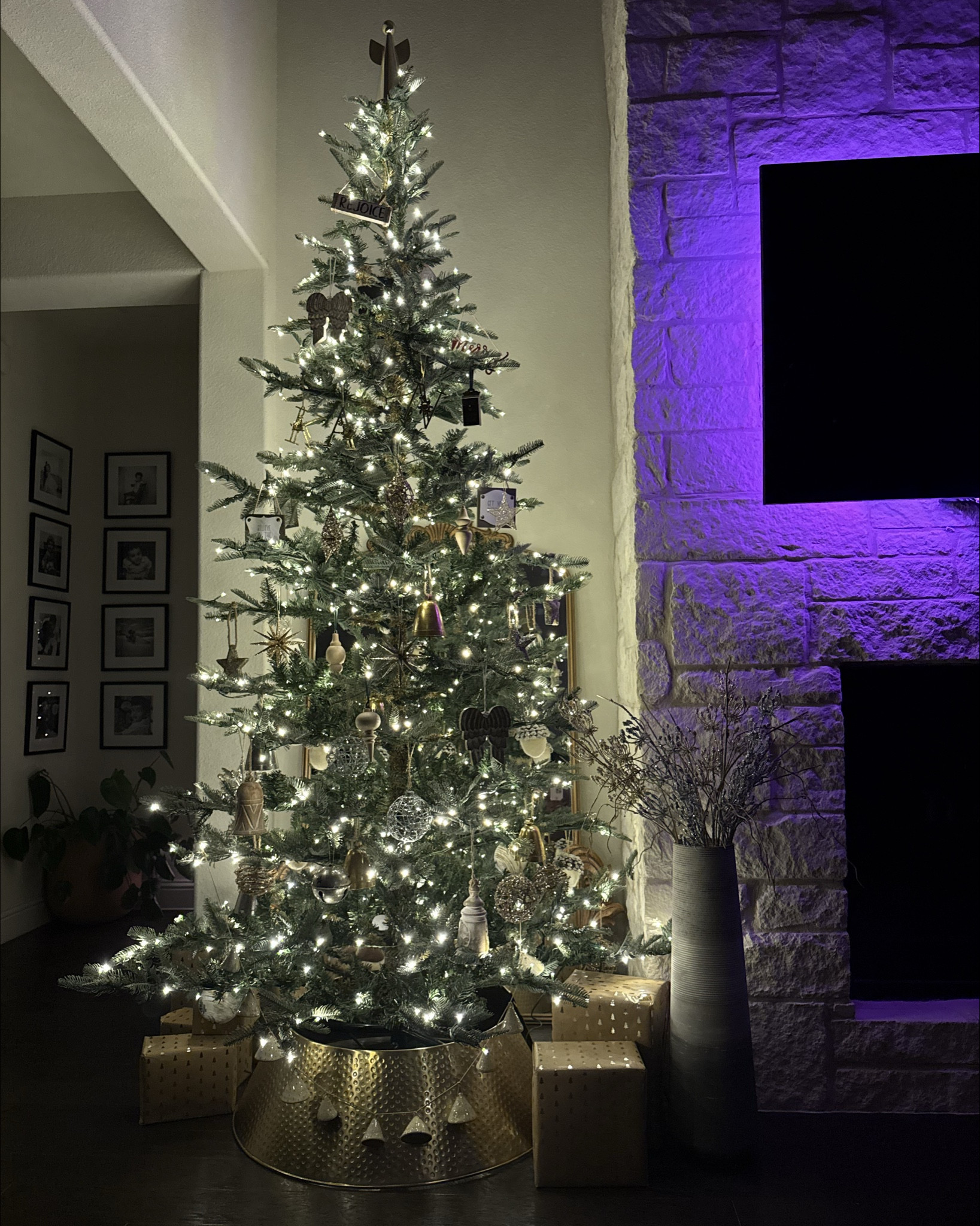 Our 9’ king noble Christmas tree with 900 warm white LED lights on 33% discount with +15% OFF WITH CODE: CYBER15

#LTKHoliday #LTKCyberWeek #LTKHome