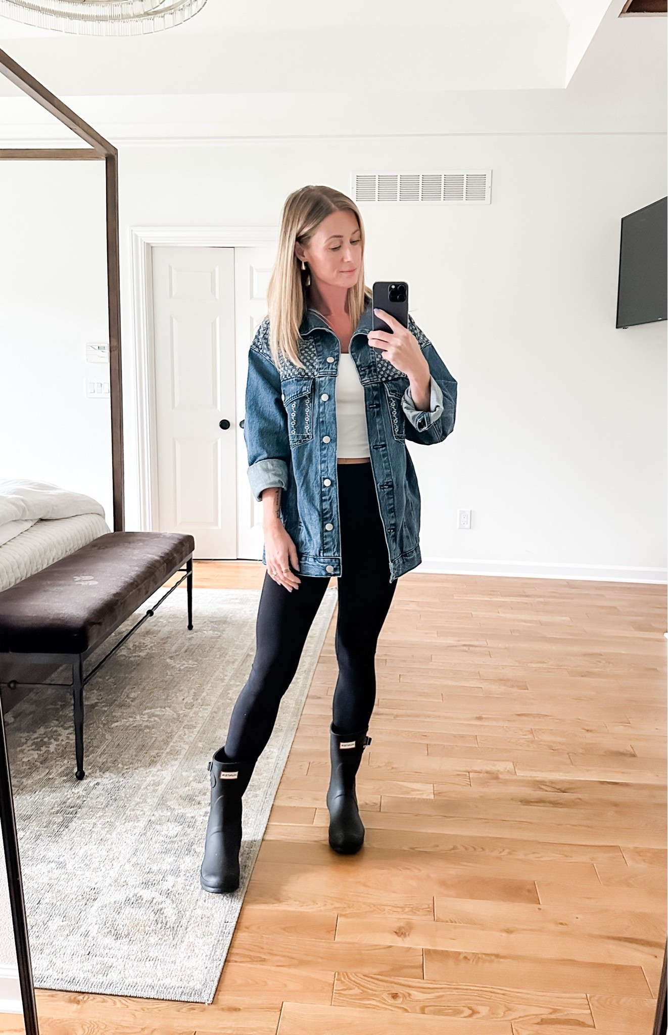 I’m not one to just talk about the weather but GUYS this rain is INSANE this week!! Thankful for these rain boots. I feel put together as I’m splashing around town ☔️

#LTKdayinmylife #LTKgrwm #LTKmomlife