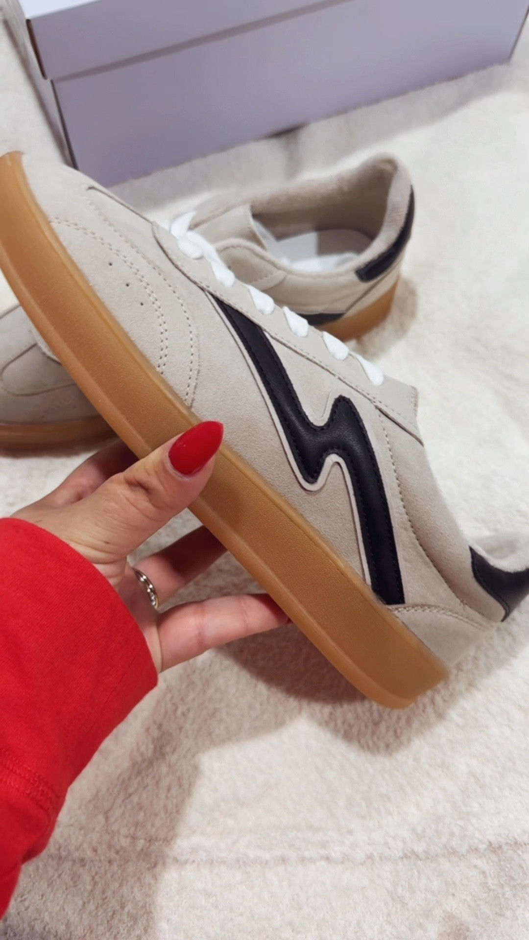 Pov when you find the lost stylish sneakers on Amazon 🍂👟🤎

#LTKShoeCrush #LTKStyleTip #LTKSeasonal