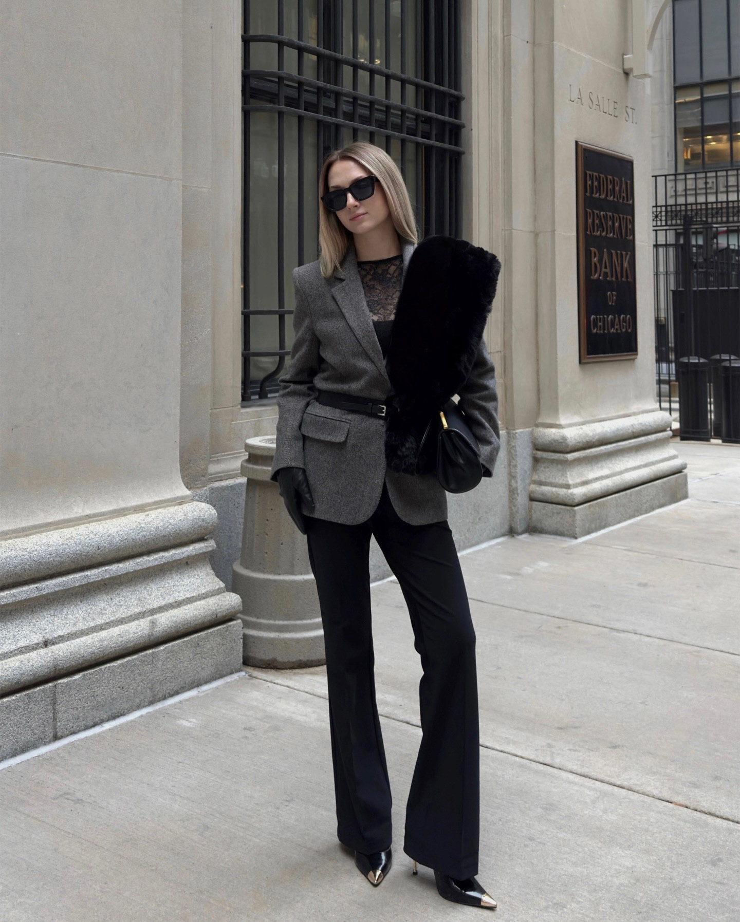 Subtle outfits, bold details 

Blazer: @onequince 
Pants: @oakandfort 
Bag: @jwpei_official 

#ootd #outfitinspo #lookoftoday #styleblogger #contentcreator