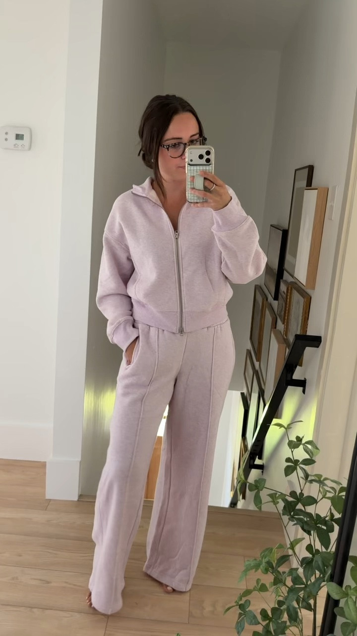 I love this athletic matching sweatsuit! Comes in four colors & all sizes - super comfy for the cooler months!

#Walmarthome
#fallfashion
