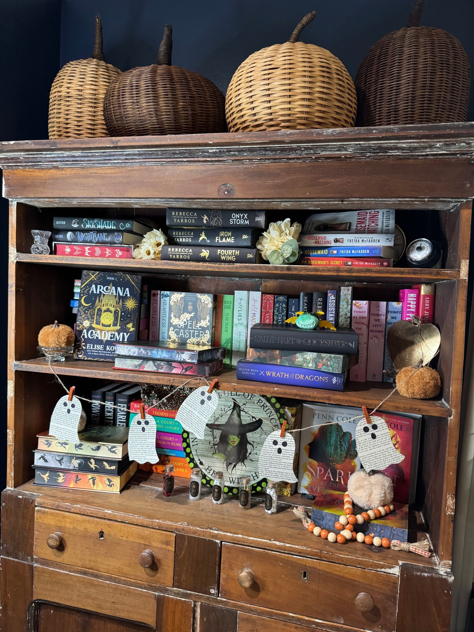 Fall bookshelf, Halloween bookshelf, fall books, Halloween books, romance books, fantasy books 

#LTKSeasonal #LTKHalloween