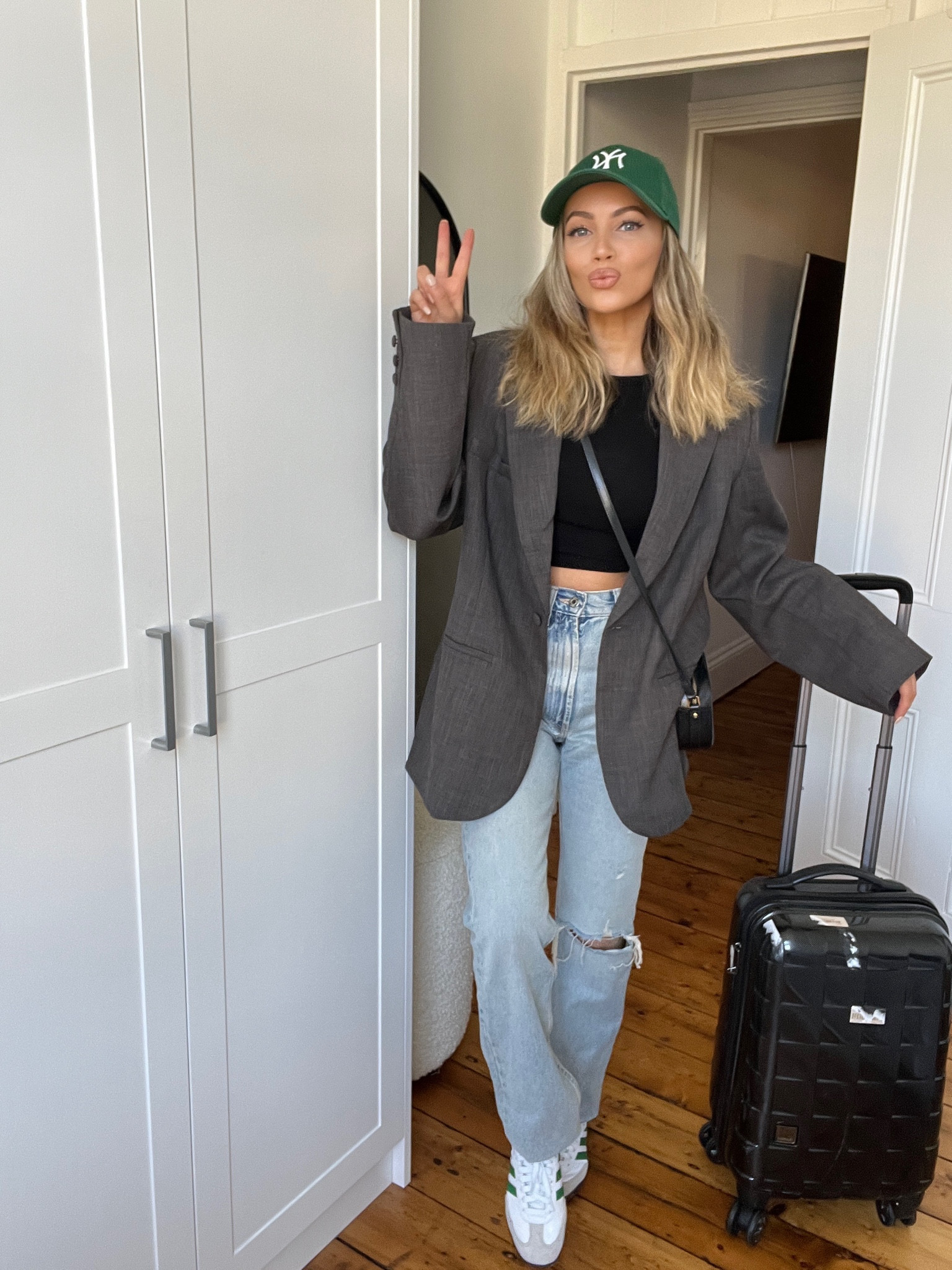Airport outfit !  
Shop the exact products and similar jeans below!

#LTKtravel #LTKaustralia #LTKU