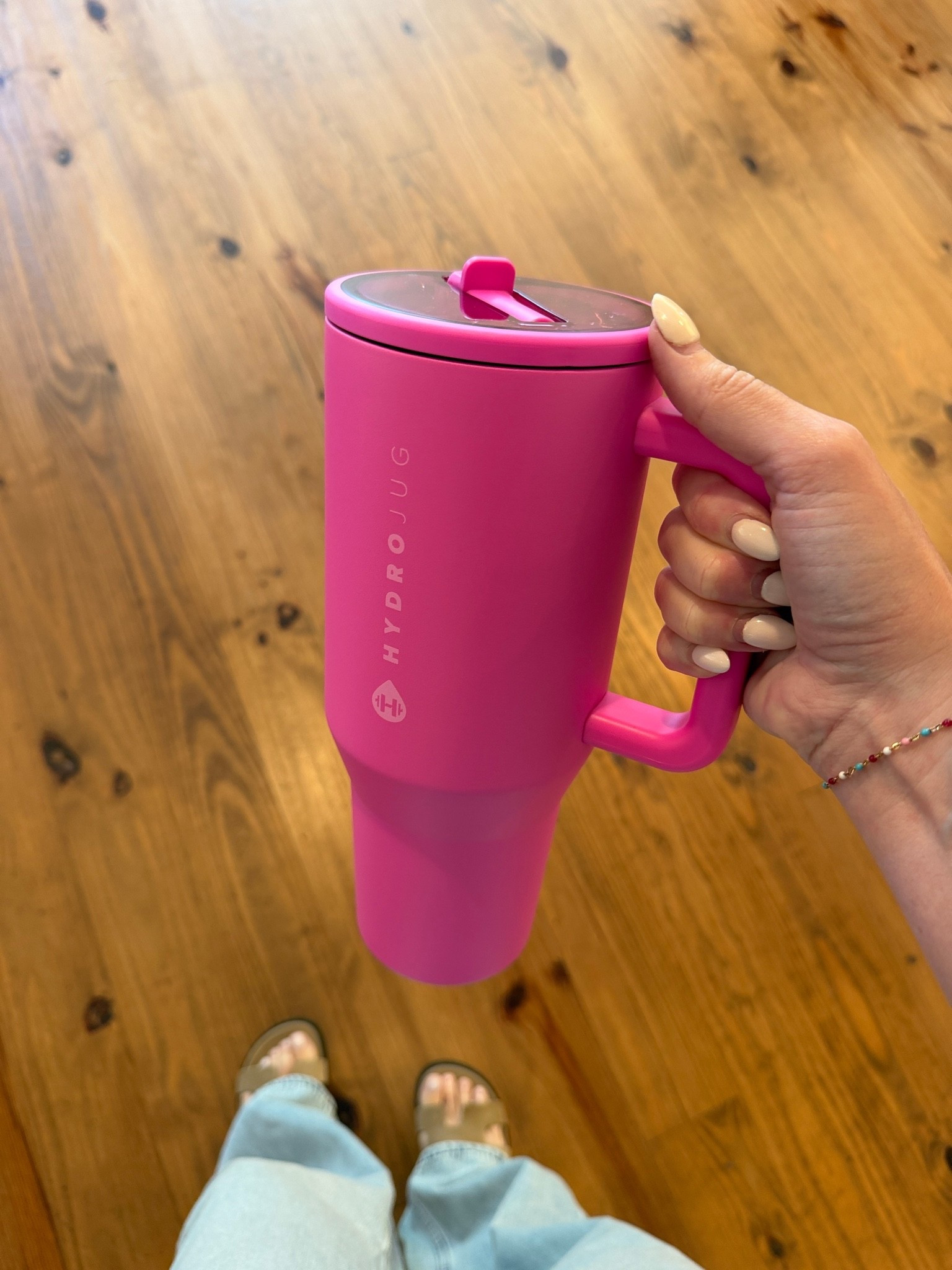 a must have !! hydro jug is deff my favorite out of all the water bottle options 
easy to throw in your bag and doesn’t leak!

color: razzle

#hydrojug