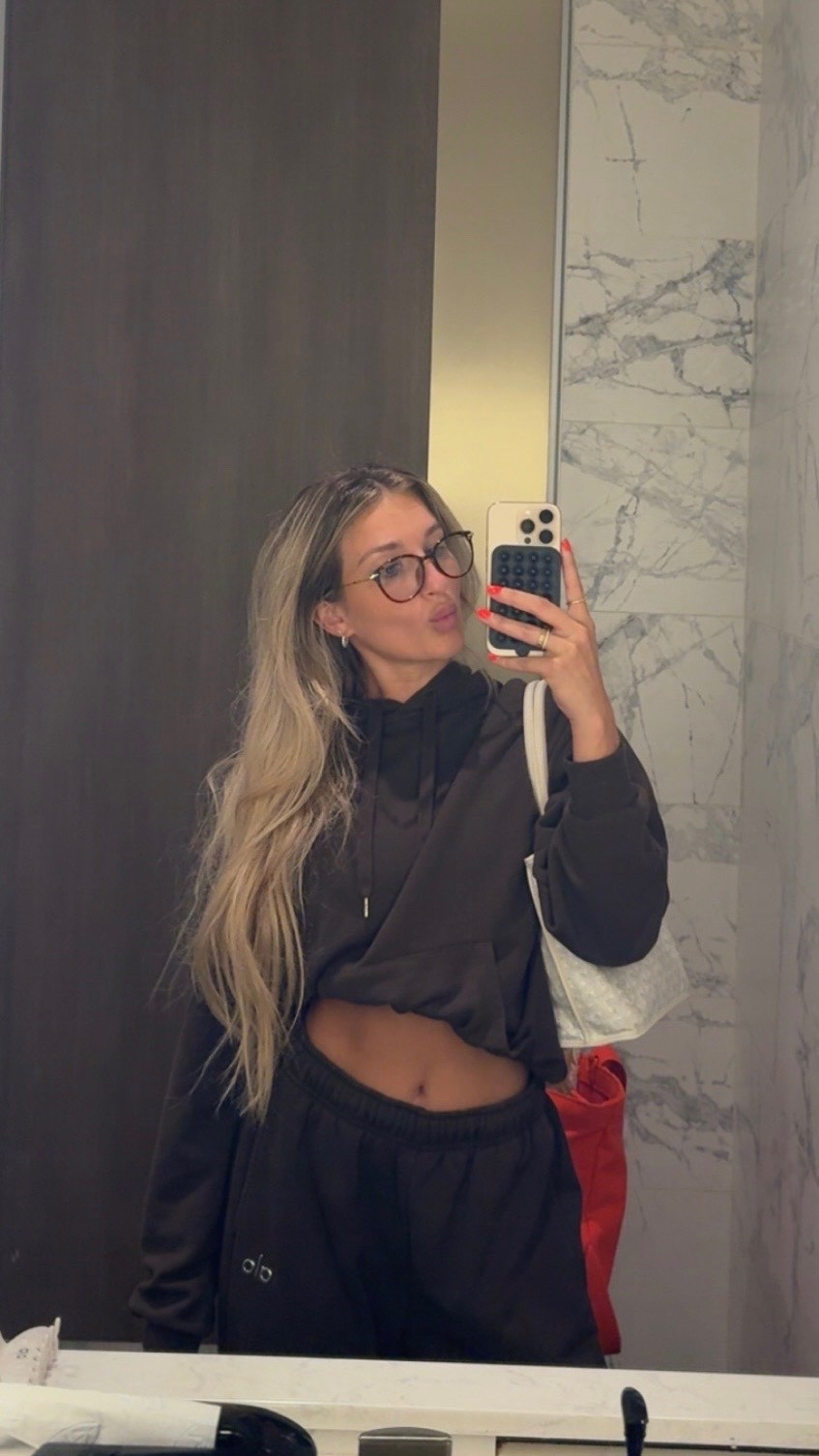 airport fit on the way to NYC
set: alo
bag: goyard 
luggage: beis


#LTKTravel #LTKSeasonal #LTKFindsUnder100