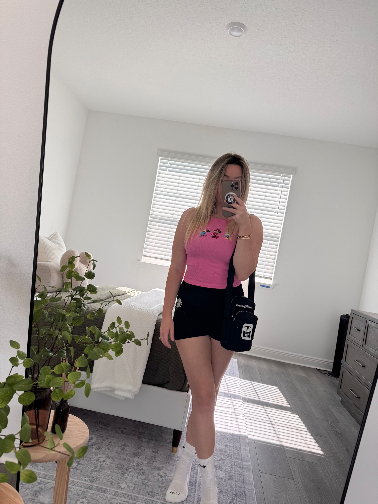 I love a cute, comfy Disney fit. Minnie for Magic Kingdom… always 💕

My shorts are Darc Sport & my bag is from Disney World 🤍

#disneyfit #magickingdomoutfit #disneysummerfit 