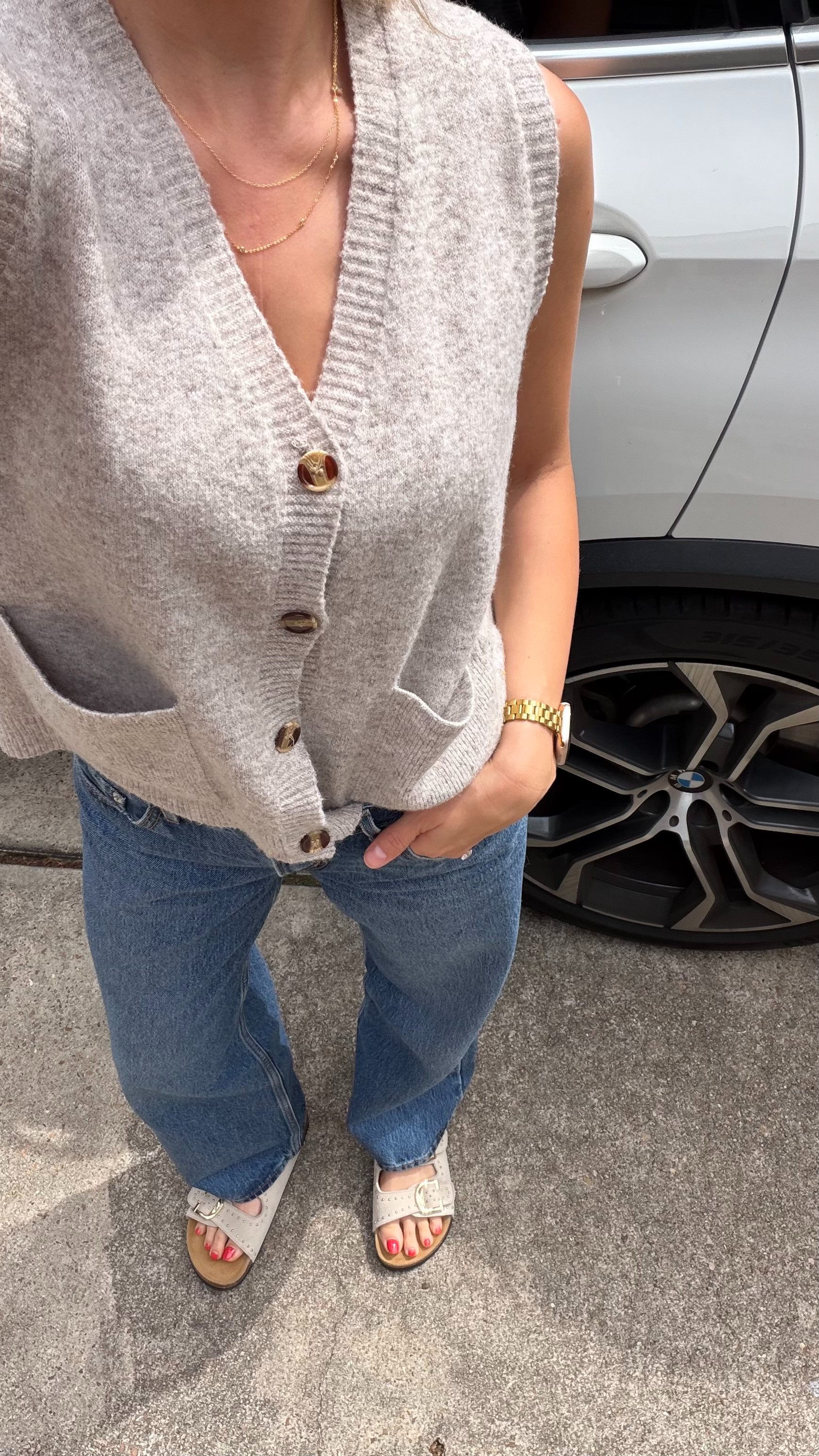 Cute but casual mom outfit | Size S in button tank + 26 in denim 

 