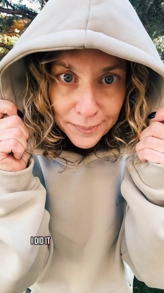 Take my money!! I bought a whole Comfrt set. #hoodieseason #cozy #cozyvibes #comfrt #comfrthoodie #confrtsweats #cement #likewearingahug #comfrtclothing #MentalHealth

#LTKFindsUnder50 #LTKStyleTip #LTKActive