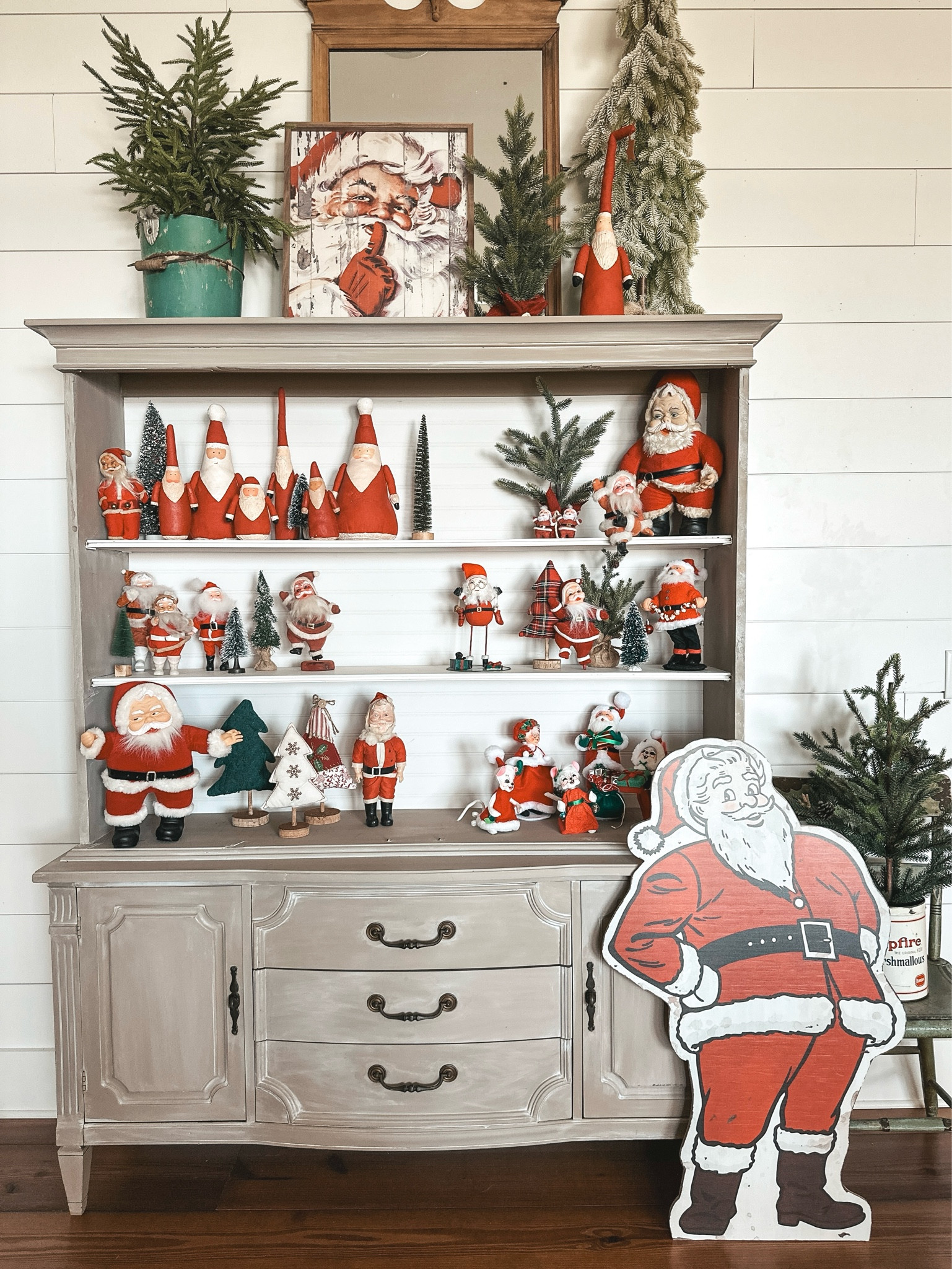 Vintage farmhouse Christmas decor

#LTKhome #LTKSeasonal