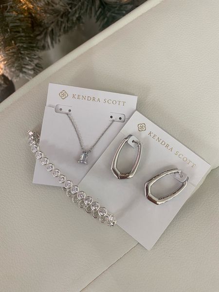 Kendra Scott holiday jewelry 

#LTKSeasonal #LTKunder100 #LTKHoliday
