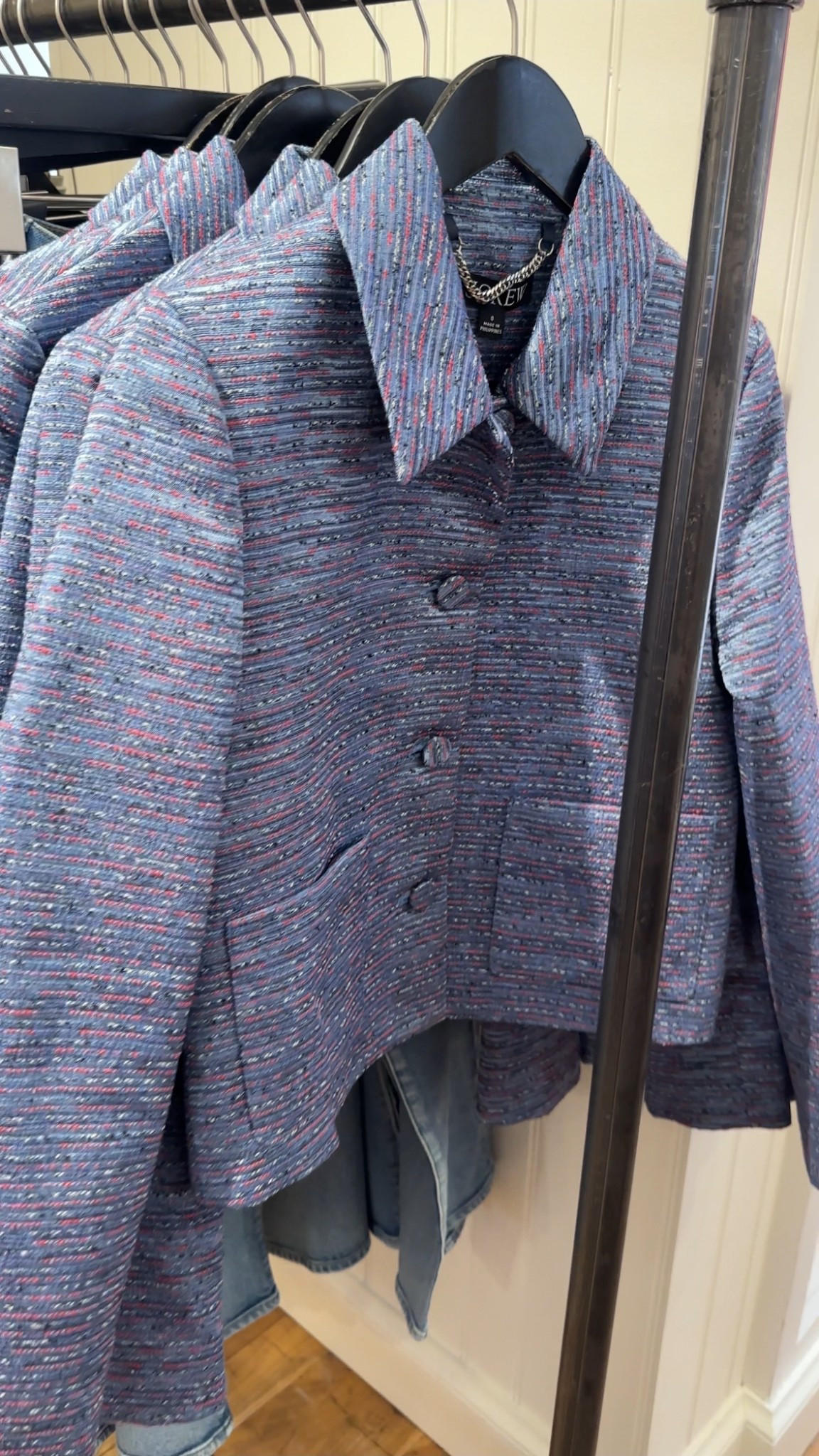 Cropped lady jacket in tweed, on sale. 