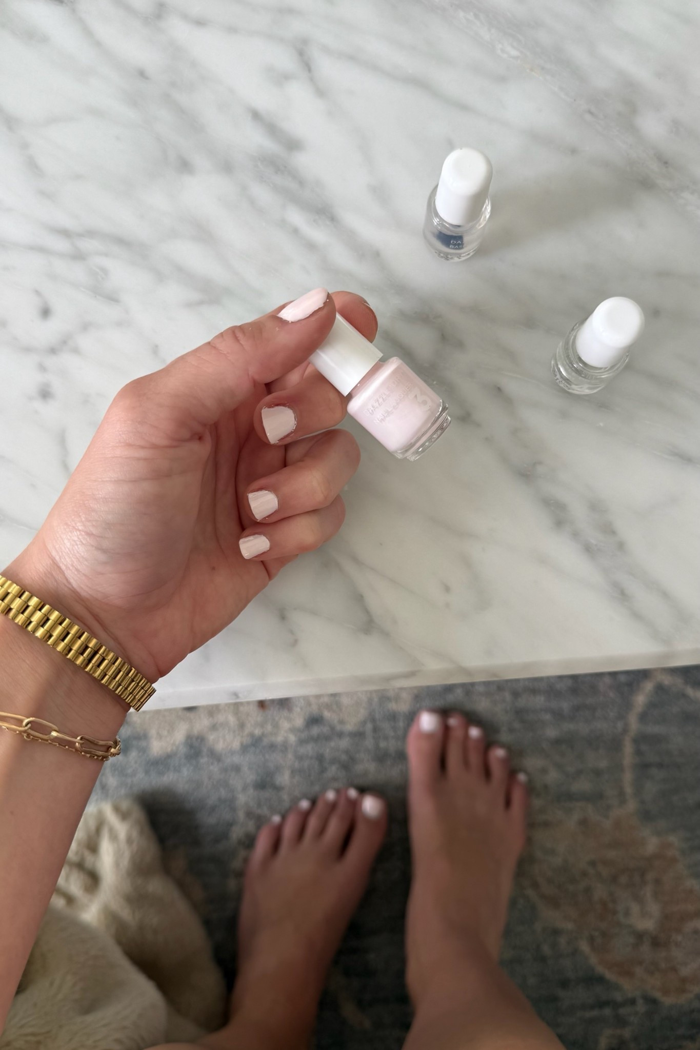 Perfect neutral spring nail color, it’s a soft pink. I’ve been using this nail kit to do my nails and I’m loving the alluring charm shade. They dry super quick and give you that salon gel look for way less 
